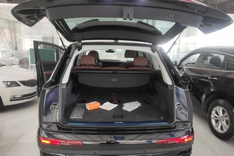 Used Audi Q7 2021 55 TFSI quattro S line Sport model Trunk