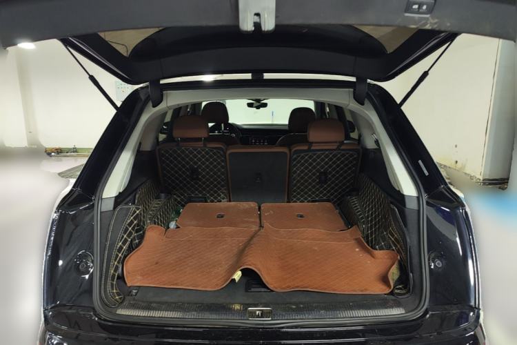 Used Audi Q7 2021 55 TFSI quattro S line Sport model Trunk