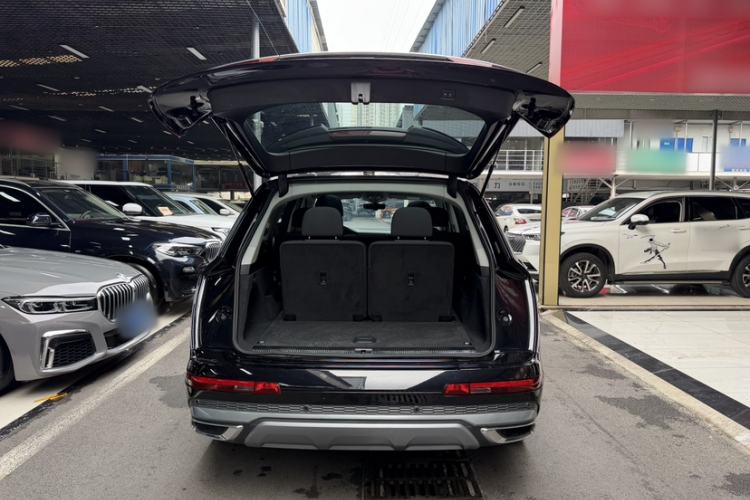 Used Audi Q7 2021 45 TFSI quattro S line Sport model Trunk