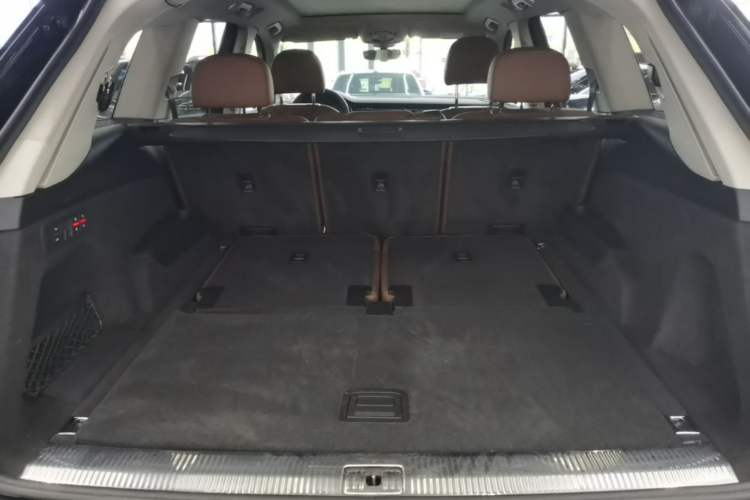 Used Audi Q7 2021 55 TFSI quattro S line Sport model Trunk