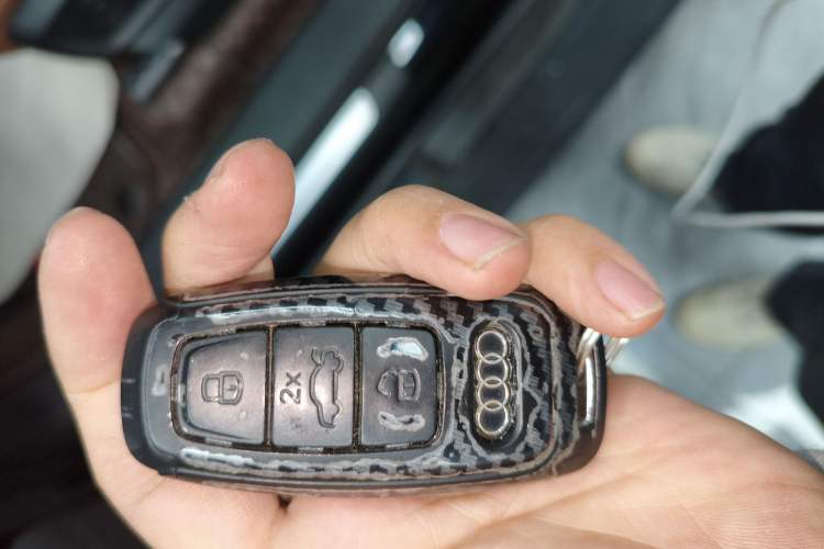 Used Audi Q7 2021 55 TFSI quattro S line Sport model Vehicle Key