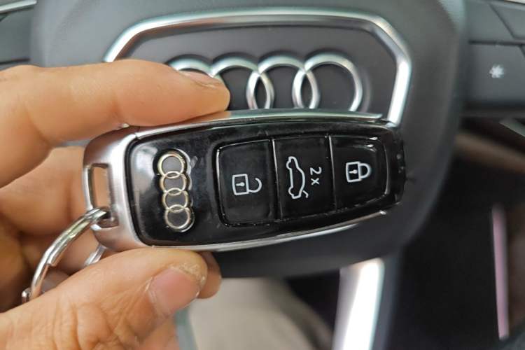 Used Audi Q7 2021 55 TFSI quattro S line Sport model Vehicle Key
