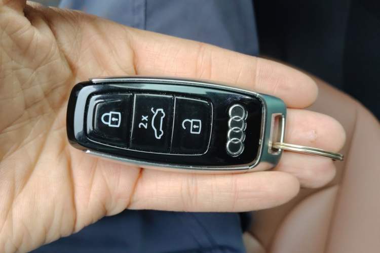 Used Audi Q7 2021 45 TFSI quattro S line Sport model Vehicle Key