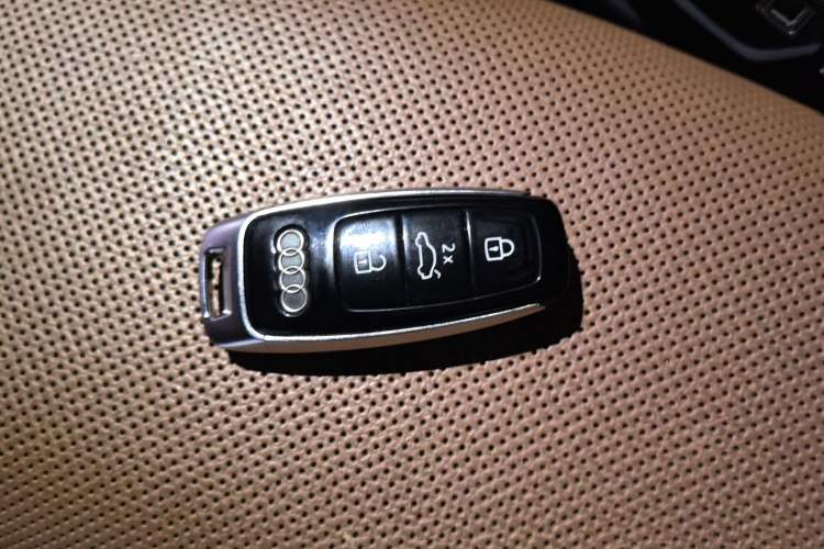 Used Audi Q7 2021 55 TFSI quattro S line Sport model Vehicle Key