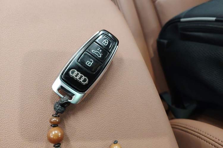Used Audi Q7 2021 55 TFSI quattro S line Sport model Vehicle Key
