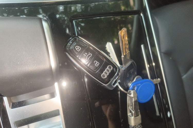 Used Audi Q7 2021 45 TFSI quattro S line Sport model Vehicle Key