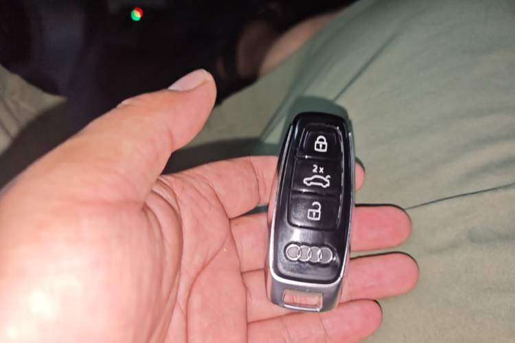 Used Audi Q7 2021 55 TFSI quattro S line Sport model Vehicle Key