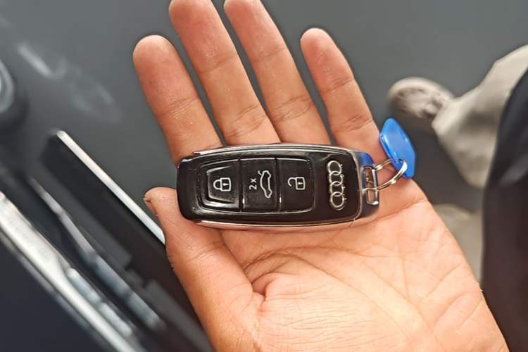 Used Audi Q7 2021 45 TFSI quattro S line Sport model Vehicle Key