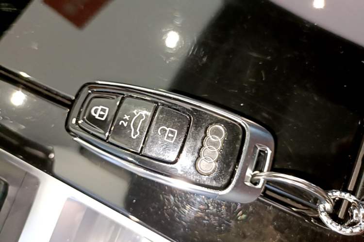 Used Audi Q7 2021 55 TFSI quattro S line Sport model Vehicle Key