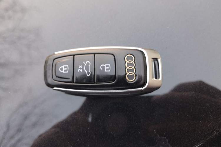 Used Audi Q7 2021 45 TFSI quattro S line Sport model Vehicle Key