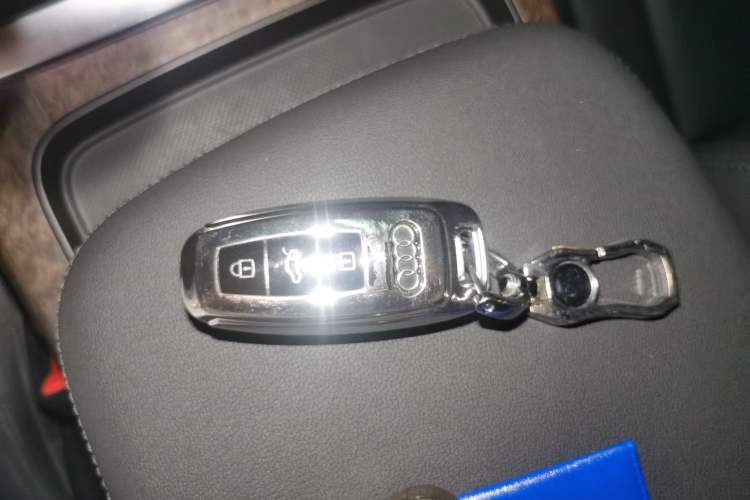 Used Audi Q7 2021 45 TFSI quattro S line Sport model Vehicle Key