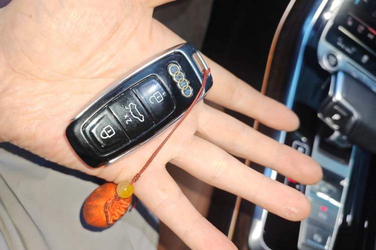 Used Audi Q7 2021 55 TFSI quattro S line Sport model Vehicle Key