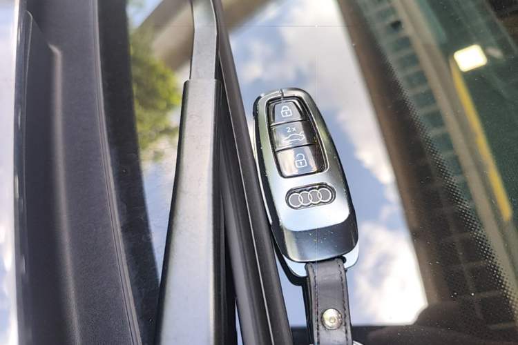 Used Audi Q7 2021 55 TFSI quattro S line Sport model Vehicle Key
