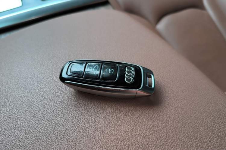 Used Audi Q7 2021 45 TFSI quattro S line Sport model Vehicle Key