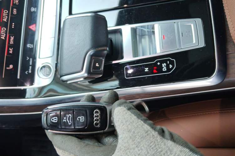 Used Audi Q7 2021 45 TFSI quattro S line Sport model Vehicle Key