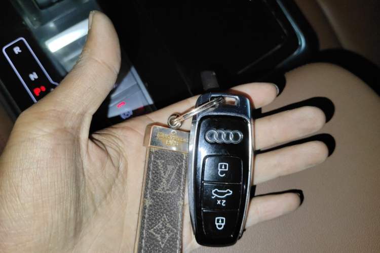 Used Audi Q7 2021 55 TFSI quattro S line Sport model Vehicle Key