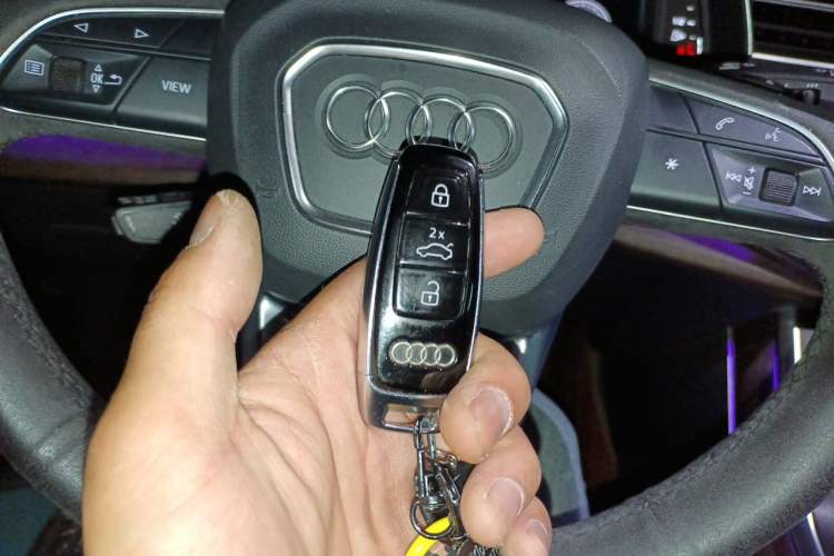 Used Audi Q7 2021 55 TFSI quattro S line Sport model Vehicle Key