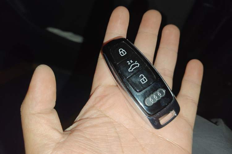Used Audi Q7 2021 55 TFSI quattro S line Sport model Vehicle Key