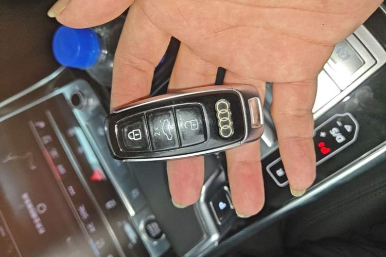 Used Audi Q7 2021 55 TFSI quattro S line Sport model Vehicle Key
