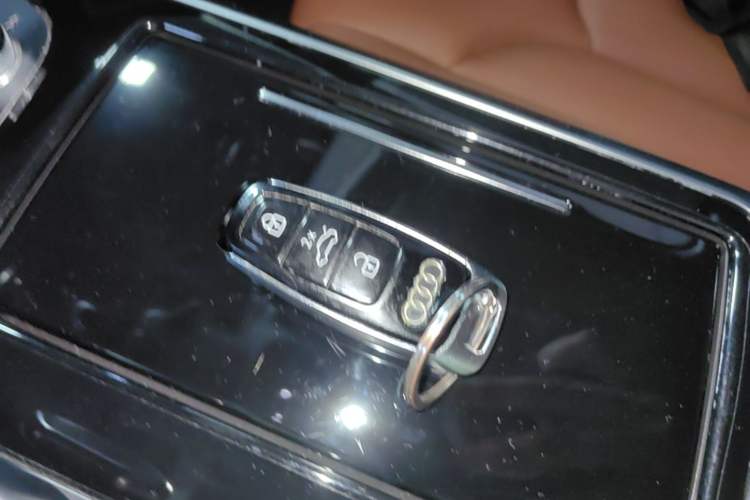 Used Audi Q7 2021 55 TFSI quattro S line Sport model Vehicle Key