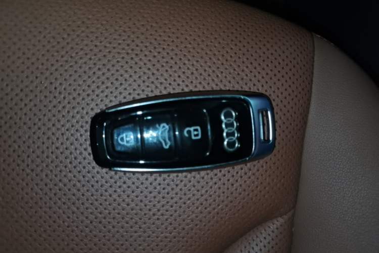 Used Audi Q7 2021 55 TFSI quattro S line Sport model Vehicle Key