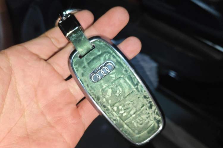 Used Audi Q7 2021 45 TFSI quattro S line Luxury Edition Vehicle Key