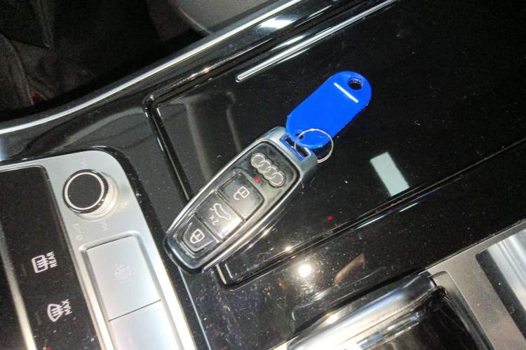 Used Audi Q7 2021 45 TFSI quattro S line Sport model Vehicle Key