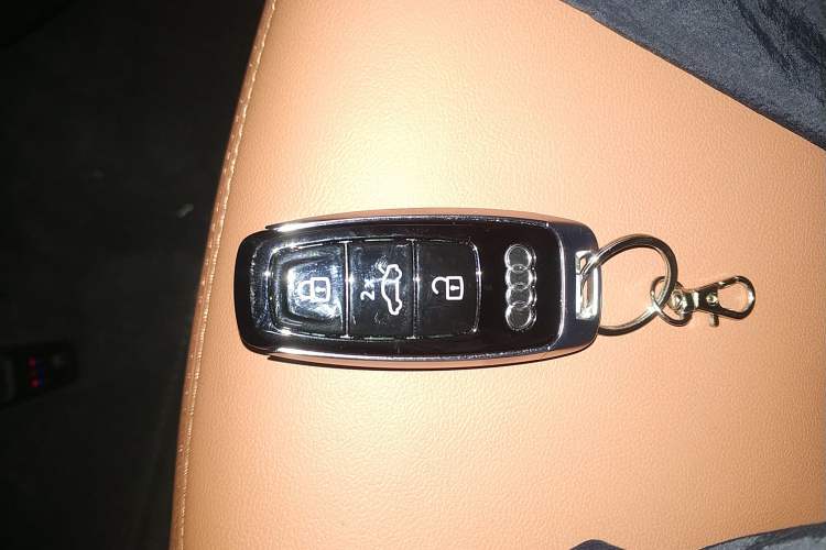 Used Audi Q7 2021 45 TFSI quattro S line Sport model Vehicle Key