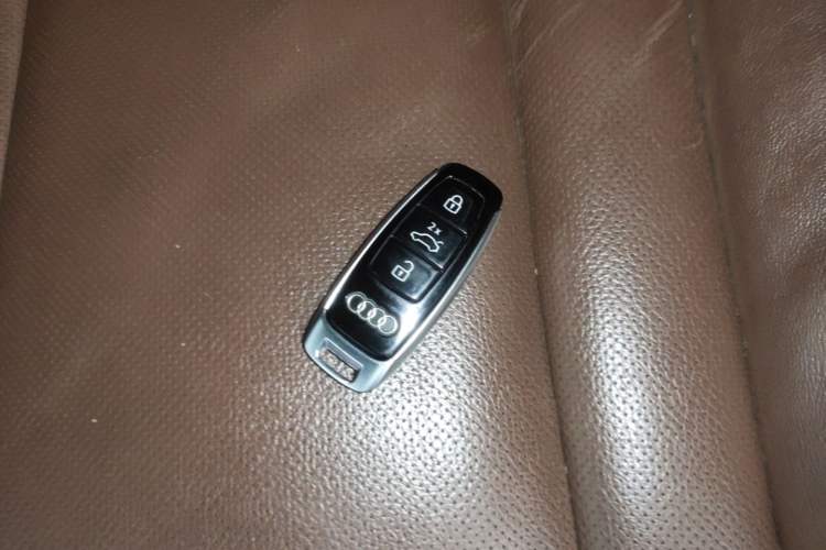 Used Audi Q7 2021 55 TFSI quattro S line Sport model Vehicle Key