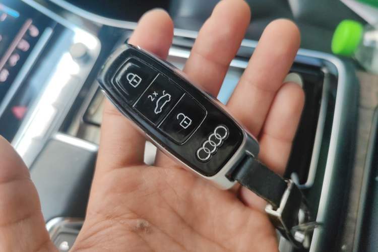 Used Audi Q7 2021 55 TFSI quattro S line Sport model Vehicle Key