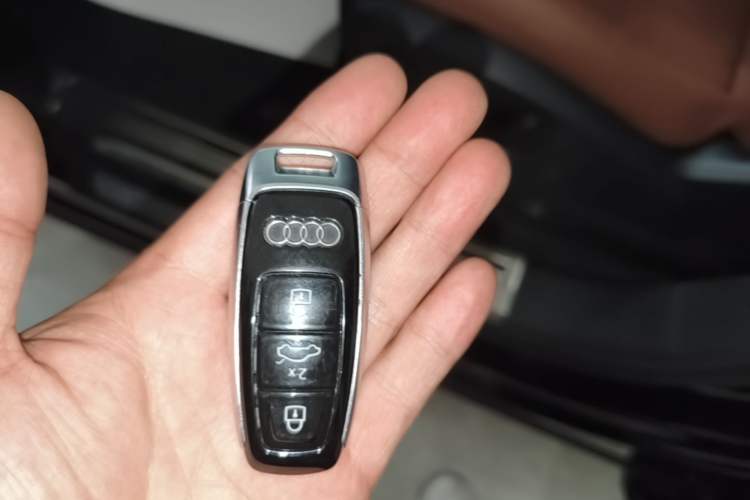 Used Audi Q7 2021 45 TFSI quattro S line Sport model Vehicle Key