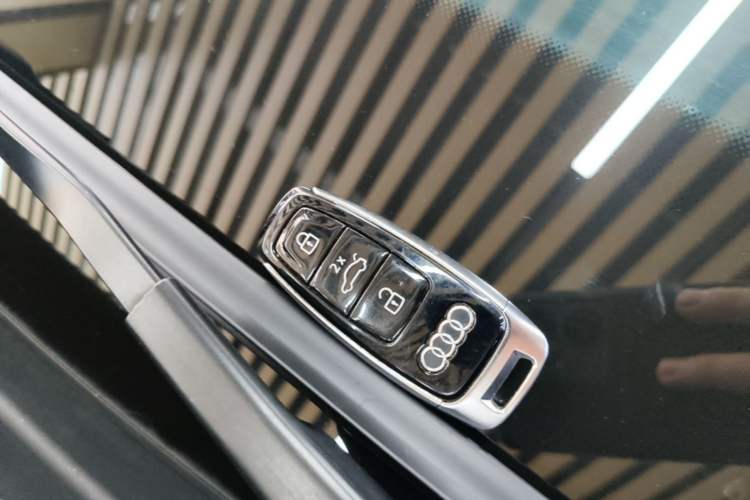 Used Audi Q7 2021 45 TFSI quattro S line Sport model Vehicle Key