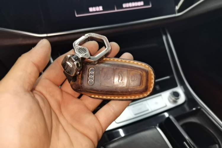 Used Audi Q7 2021 55 TFSI quattro S line Sport model Vehicle Key