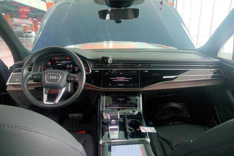 Used Audi Q7 2021 55 TFSI quattro S line Sport model Center Console