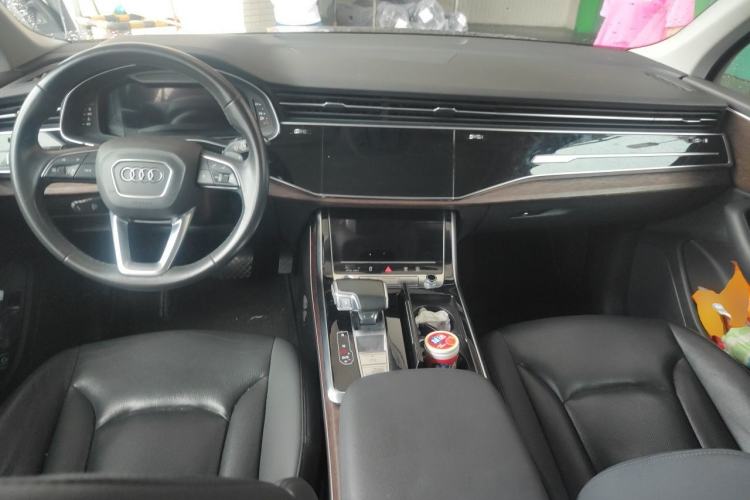 Used Audi Q7 2021 55 TFSI quattro S line Sport model Center Console