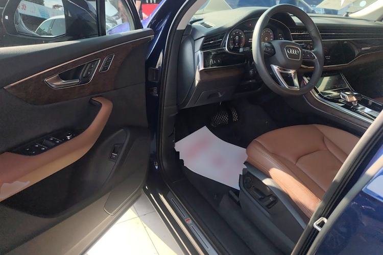Used Audi Q7 2021 45 TFSI quattro S line Sport model Driver Seat