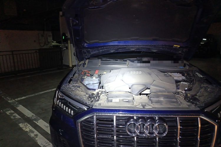 Used Audi Q7 2021 55 TFSI quattro S line Sport model Engine Bay Right