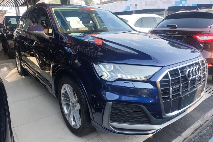 Used Audi Q7 2021 45 TFSI quattro S line Sport model Front Right 45 Deg