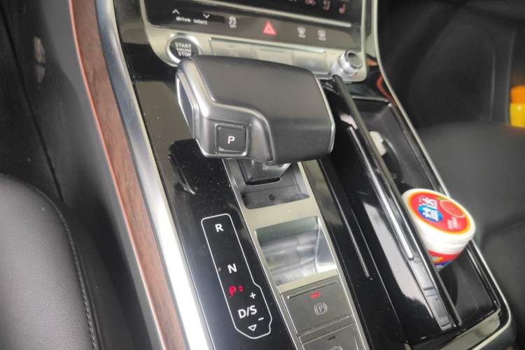 Used Audi Q7 2021 55 TFSI quattro S line Sport model Gear Lever