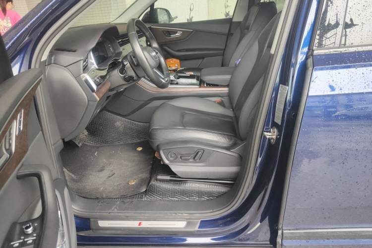 Used Audi Q7 2021 55 TFSI quattro S line Sport model Left Front Seat