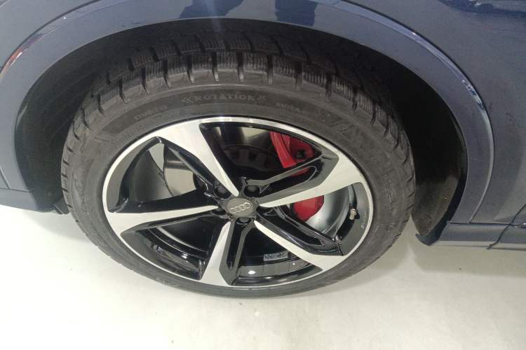 Used Audi Q7 2021 55 TFSI quattro S line Sport model Left Front Wheel Hub