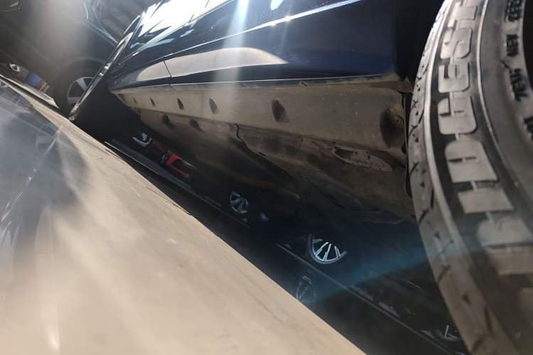 Used Audi Q7 2021 45 TFSI quattro S line Sport model Left Side Sill