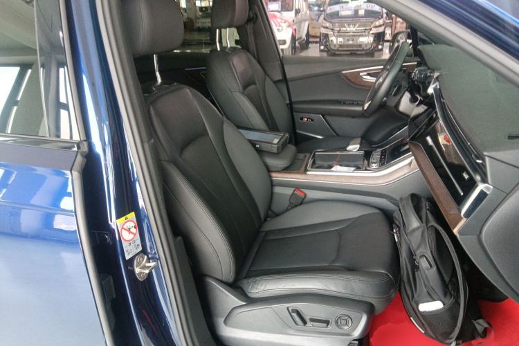 Used Audi Q7 2021 55 TFSI quattro S line Sport model Right Front Seat