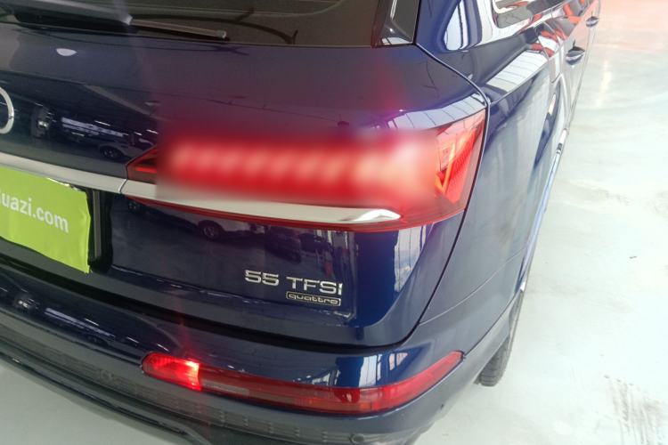 Used Audi Q7 2021 55 TFSI quattro S line Sport model Right Rear Taillight