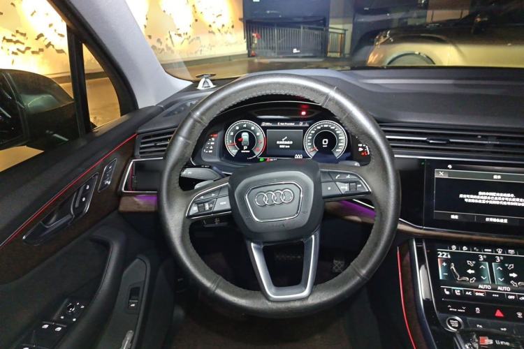 Used Audi Q7 2021 55 TFSI quattro S line Sport model Steering Wheel