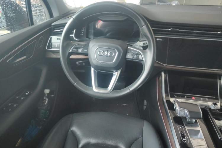 Used Audi Q7 2021 55 TFSI quattro S line Sport model Steering Wheel
