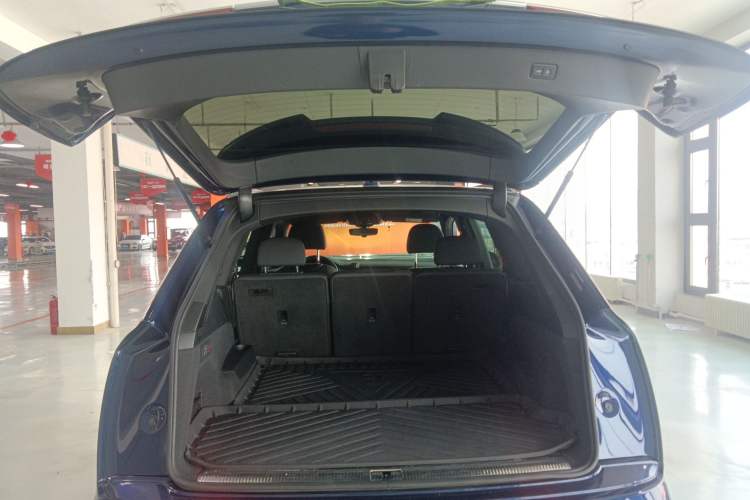 Used Audi Q7 2021 55 TFSI quattro S line Sport model Trunk