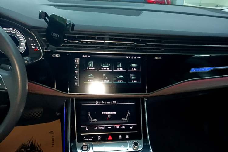 Used Audi Q7 2021 45 TFSI quattro S line Sport model Audio And AC Panel