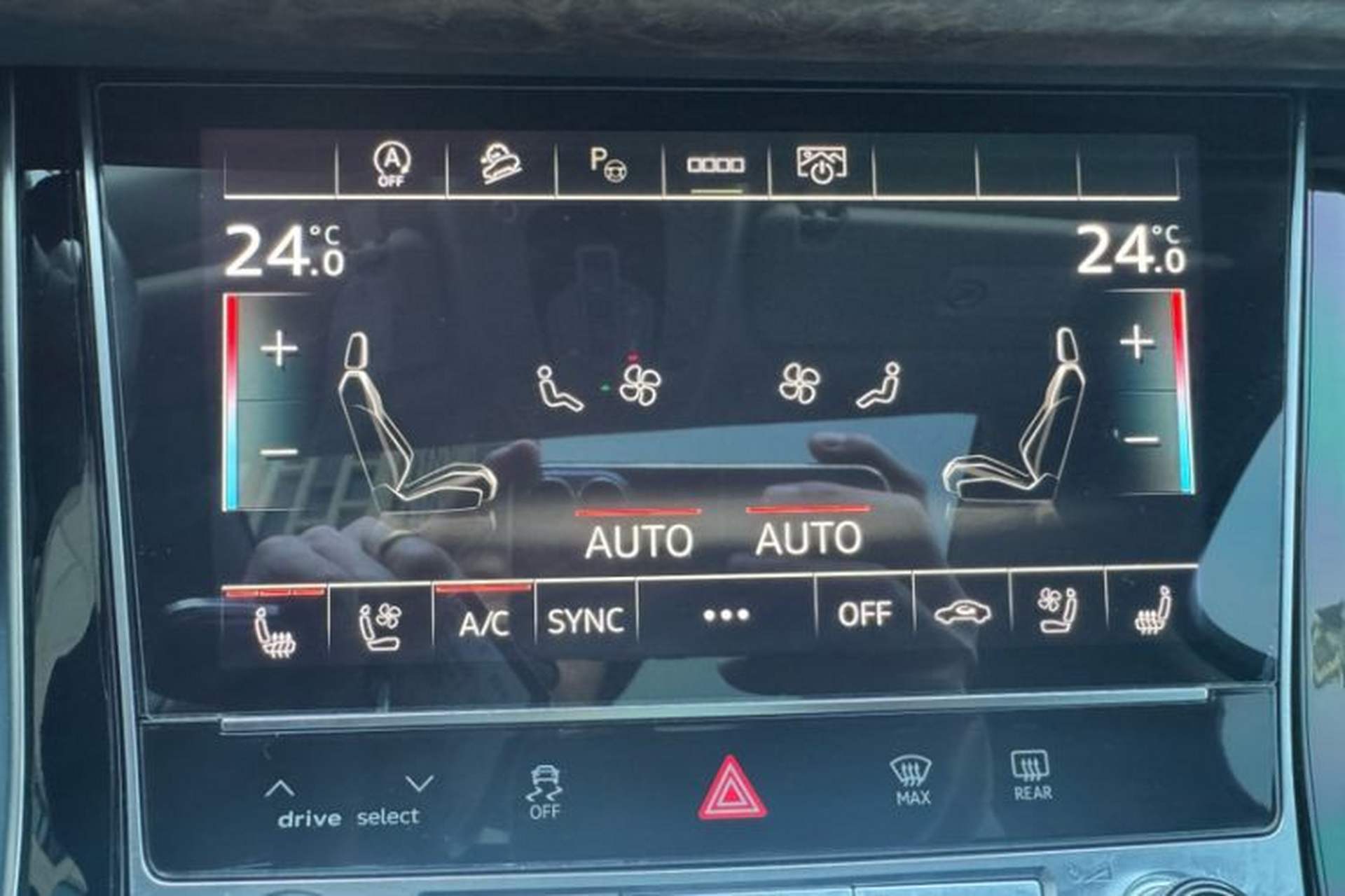 Used Audi Q7 2021 55 TFSI quattro S line Sport model Audio And AC Panel