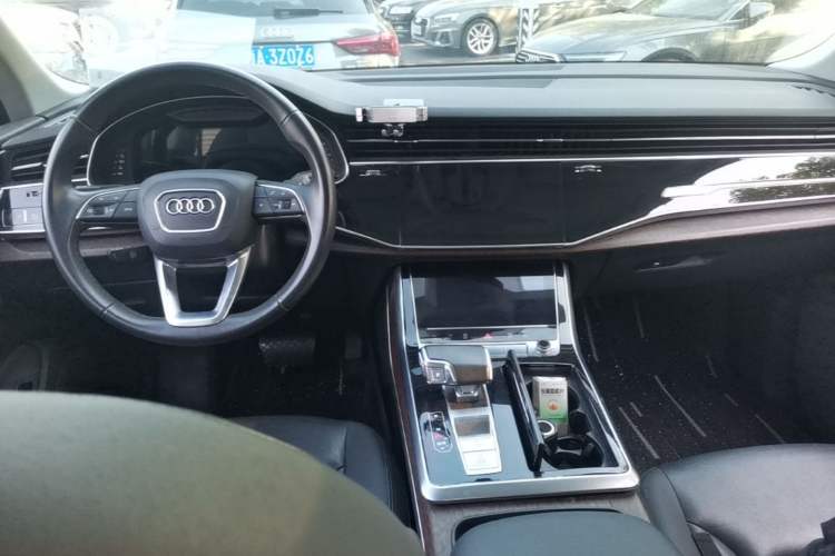 Used Audi Q7 2021 45 TFSI quattro S line Sport model Center Console